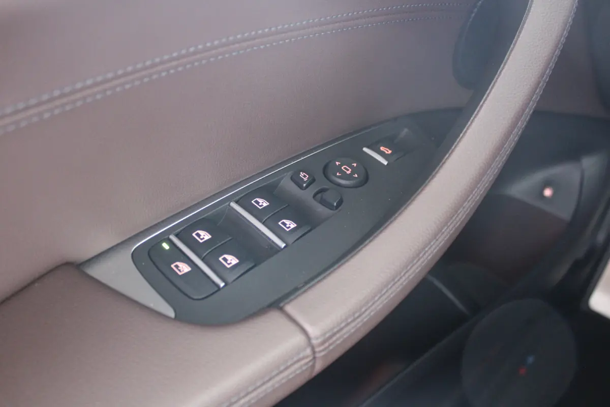 xDrive30e High Executive | M-sport | SOH 86% | Head-up display | Lederen bekleding | Memory seat | M remmen |