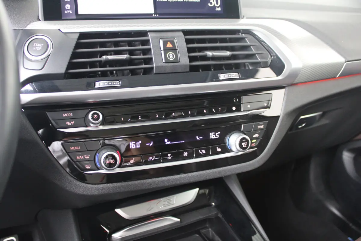 xDrive30e High Executive | M-sport | SOH 86% | Head-up display | Lederen bekleding | Memory seat | M remmen |