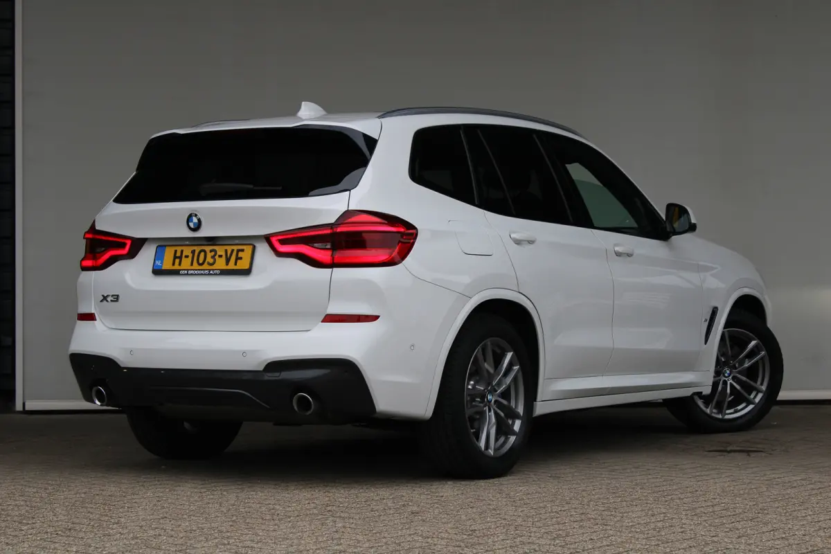 xDrive30e High Executive | M-sport | SOH 86% | Head-up display | Lederen bekleding | Memory seat | M remmen |