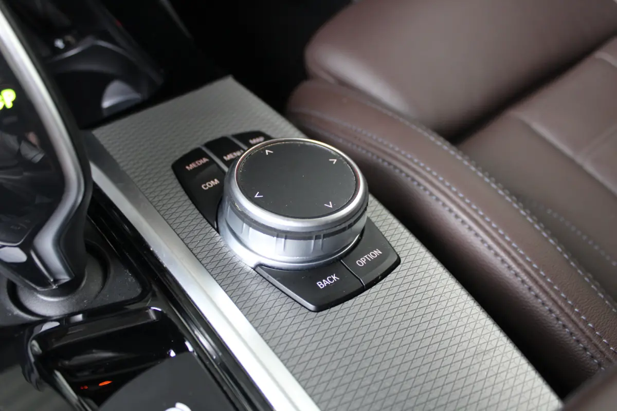xDrive30e High Executive | M-sport | SOH 86% | Head-up display | Lederen bekleding | Memory seat | M remmen |