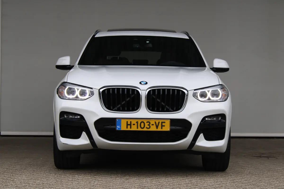 xDrive30e High Executive | M-sport | SOH 86% | Head-up display | Lederen bekleding | Memory seat | M remmen |