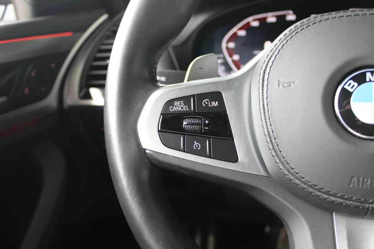 xDrive30e High Executive | M-sport | SOH 86% | Head-up display | Lederen bekleding | Memory seat | M remmen |