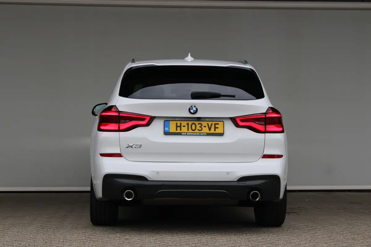 xDrive30e High Executive | M-sport | SOH 86% | Head-up display | Lederen bekleding | Memory seat | M remmen |