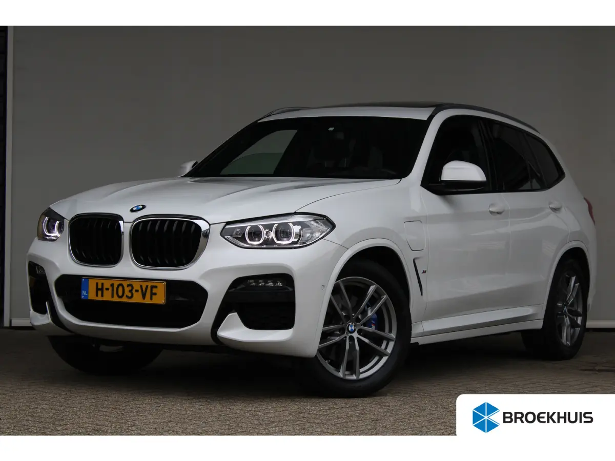 xDrive30e High Executive | M-sport | SOH 86% | Head-up display | Lederen bekleding | Memory seat | M remmen |
