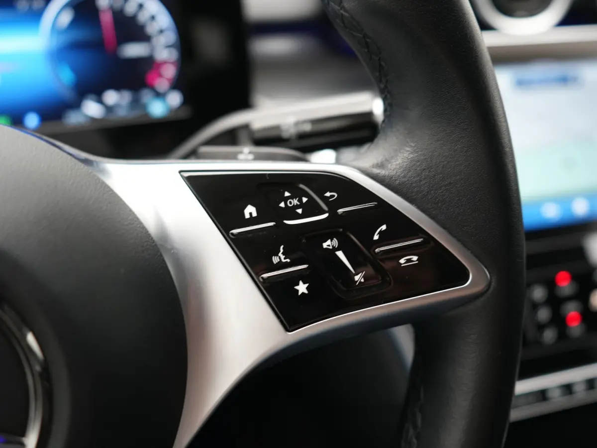 300 e Avantgarde PHEV 313pk Dealer O.H | Cruise Control | Camera | Apple Carplay | Virtual | Elektrische Sportstoelen Verwarmd | Navigatie | MBUX Infotainment | DAB | 17"L.M | Plug In Hybrid