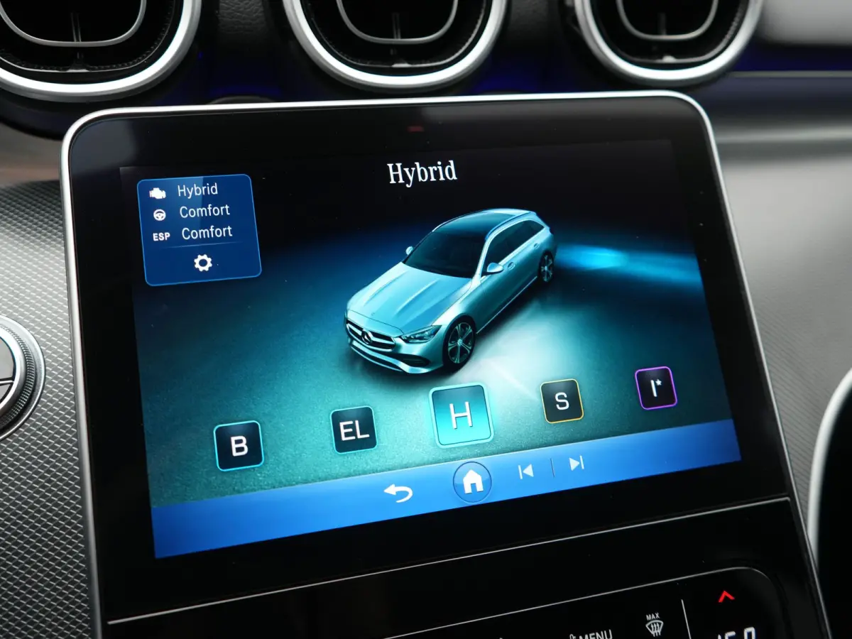 300 e Avantgarde PHEV 313pk Dealer O.H | Cruise Control | Camera | Apple Carplay | Virtual | Elektrische Sportstoelen Verwarmd | Navigatie | MBUX Infotainment | DAB | 17"L.M | Plug In Hybrid