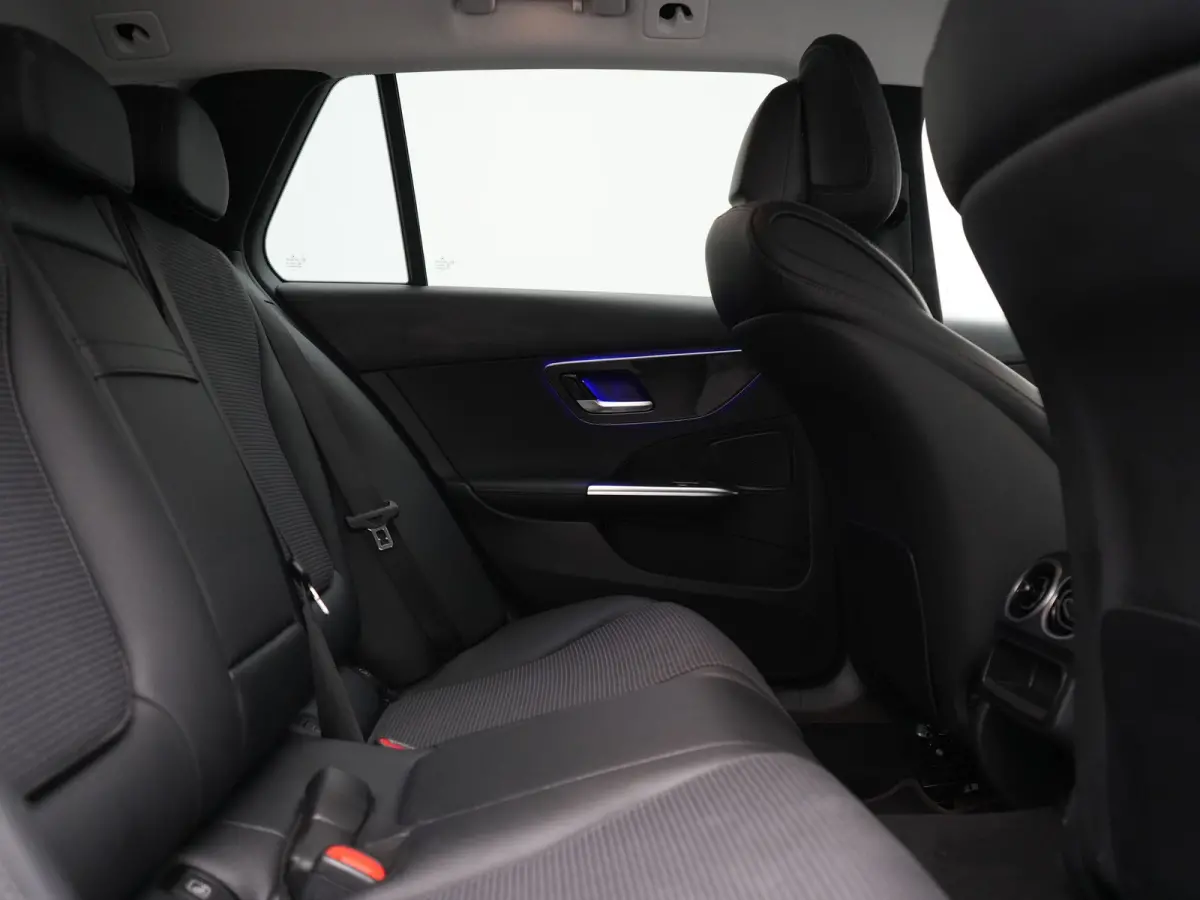 300 e Avantgarde PHEV 313pk Dealer O.H | Cruise Control | Camera | Apple Carplay | Virtual | Elektrische Sportstoelen Verwarmd | Navigatie | MBUX Infotainment | DAB | 17"L.M | Plug In Hybrid