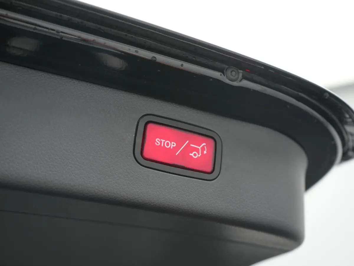 300 e Avantgarde PHEV 313pk Dealer O.H | Cruise Control | Camera | Apple Carplay | Virtual | Elektrische Sportstoelen Verwarmd | Navigatie | MBUX Infotainment | DAB | 17"L.M | Plug In Hybrid