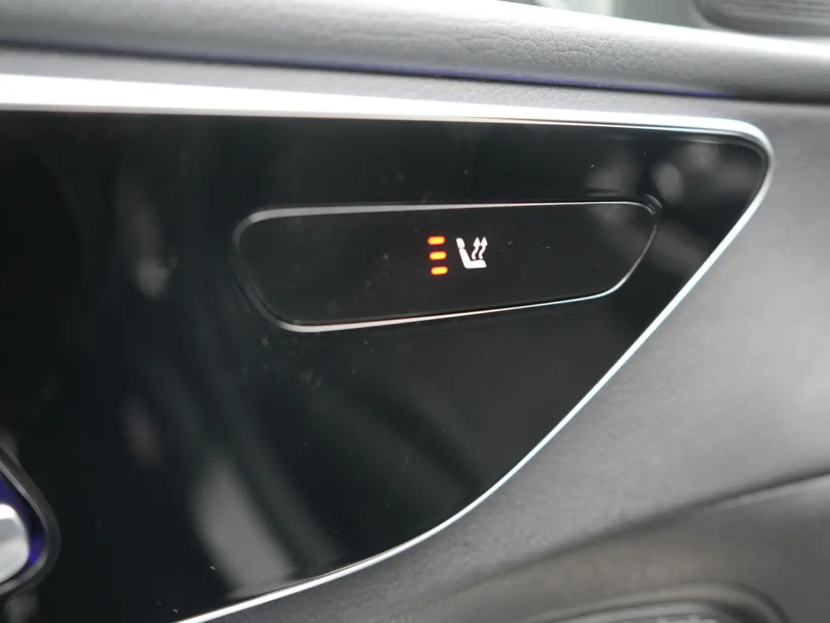 300 e Avantgarde PHEV 313pk Dealer O.H | Cruise Control | Camera | Apple Carplay | Virtual | Elektrische Sportstoelen Verwarmd | Navigatie | MBUX Infotainment | DAB | 17"L.M | Plug In Hybrid