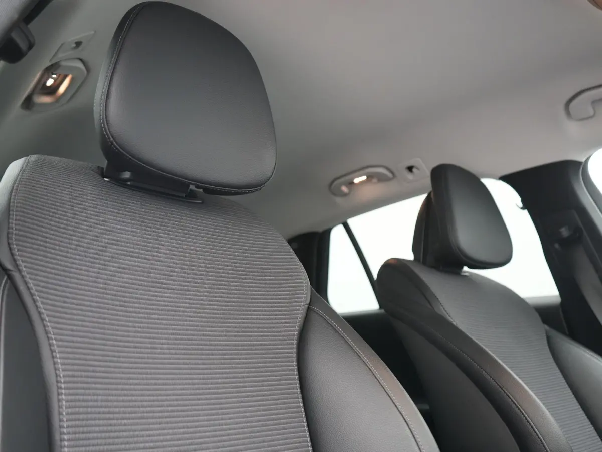 300 e Avantgarde PHEV 313pk Dealer O.H | Cruise Control | Camera | Apple Carplay | Virtual | Elektrische Sportstoelen Verwarmd | Navigatie | MBUX Infotainment | DAB | 17"L.M | Plug In Hybrid
