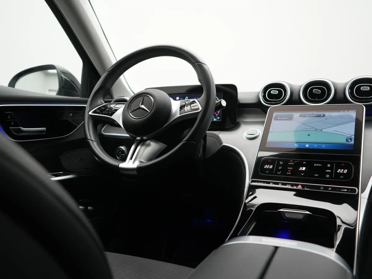 300 e Avantgarde PHEV 313pk Dealer O.H | Cruise Control | Camera | Apple Carplay | Virtual | Elektrische Sportstoelen Verwarmd | Navigatie | MBUX Infotainment | DAB | 17"L.M | Plug In Hybrid
