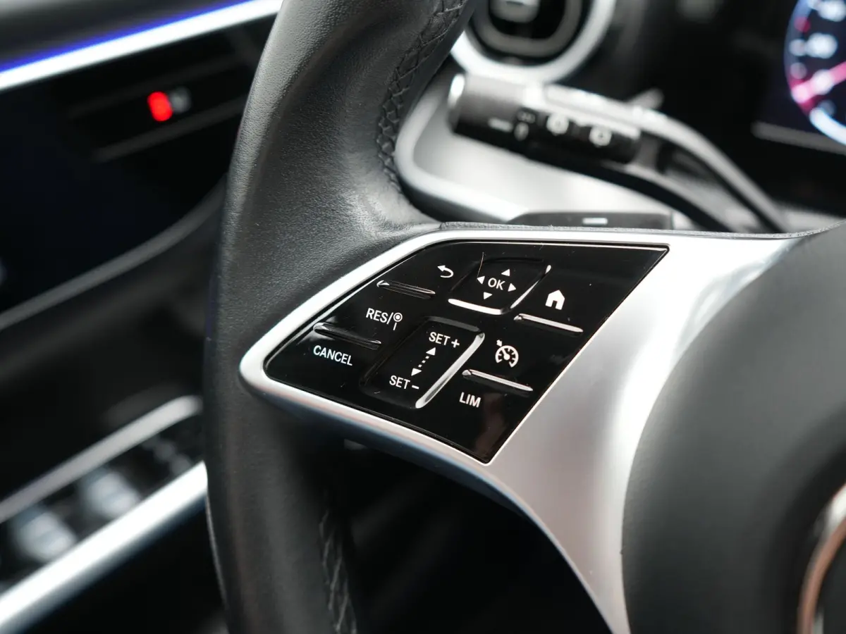 300 e Avantgarde PHEV 313pk Dealer O.H | Cruise Control | Camera | Apple Carplay | Virtual | Elektrische Sportstoelen Verwarmd | Navigatie | MBUX Infotainment | DAB | 17"L.M | Plug In Hybrid