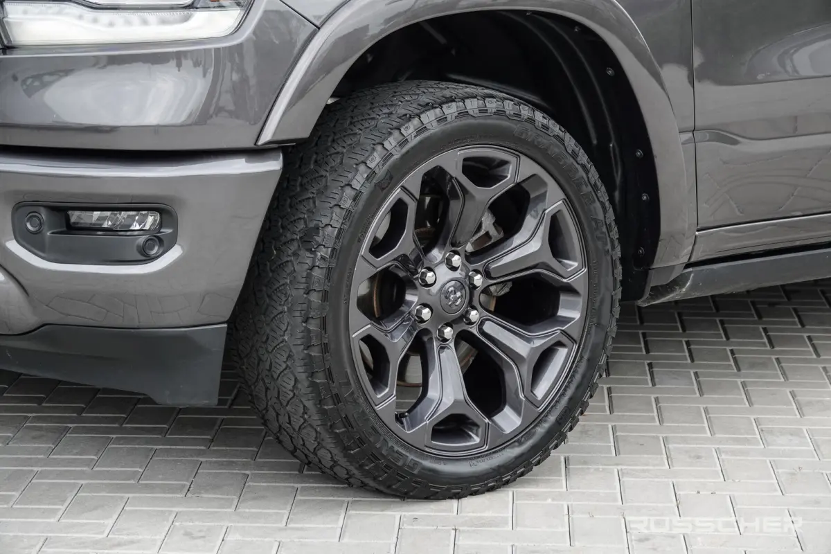 1500 5.7 Hemi V8 401Pk 4x4 Crew Cab | Laramie | Luchtvering | Panoramadak | Trekhaak | 22''