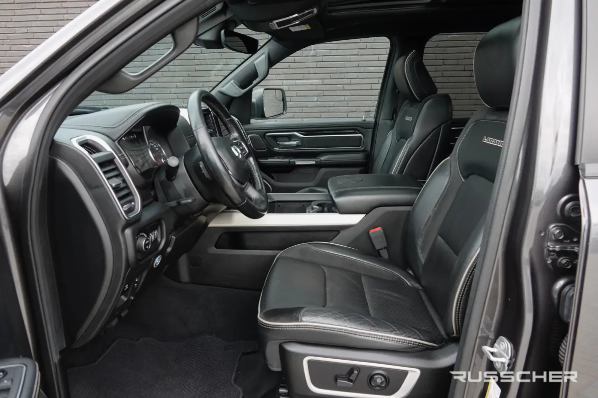 1500 5.7 Hemi V8 401Pk 4x4 Crew Cab | Laramie | Luchtvering | Panoramadak | Trekhaak | 22''