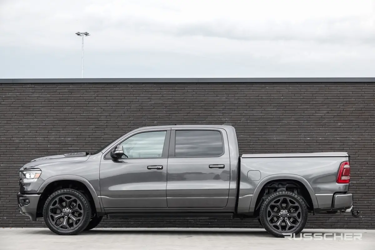 1500 5.7 Hemi V8 401Pk 4x4 Crew Cab | Laramie | Luchtvering | Panoramadak | Trekhaak | 22''