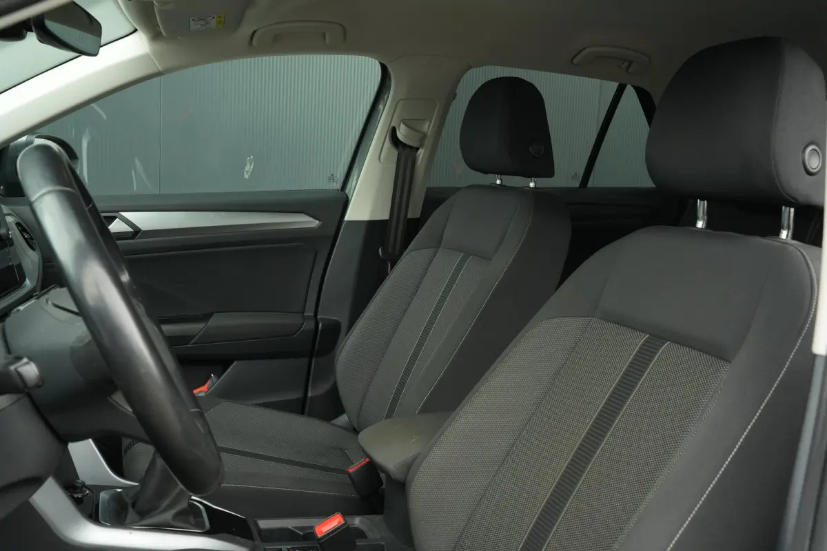 1.0 TSI 110pk Life | Trekhaak | Camera | Adaptive Cruise | Carplay | Keyless Entry & Start | 16"
