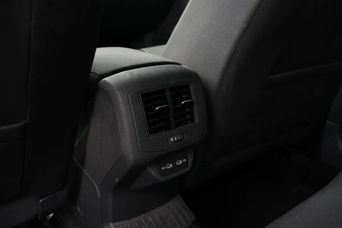 1.0 TSI 110pk Life | Trekhaak | Camera | Adaptive Cruise | Carplay | Keyless Entry & Start | 16"