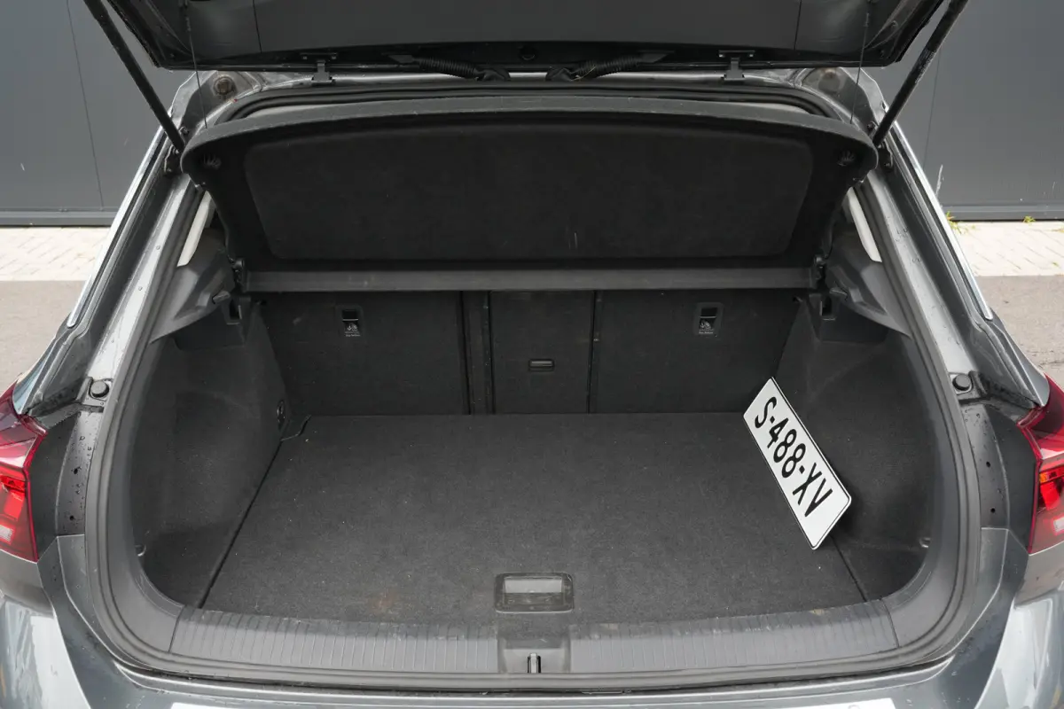 1.0 TSI 110pk Life | Trekhaak | Camera | Adaptive Cruise | Carplay | Keyless Entry & Start | 16"