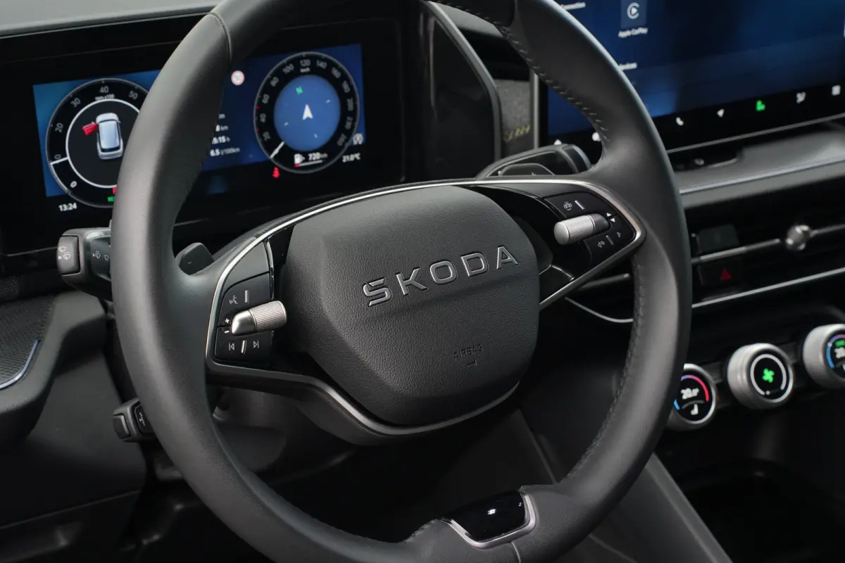 1.5 TSI 150pk MHEV Business Edition 7p. | Camera | Carplay | 2 Delige Airco | Adaptive Cruise | Uitklapbare Trekhaak | 18" |