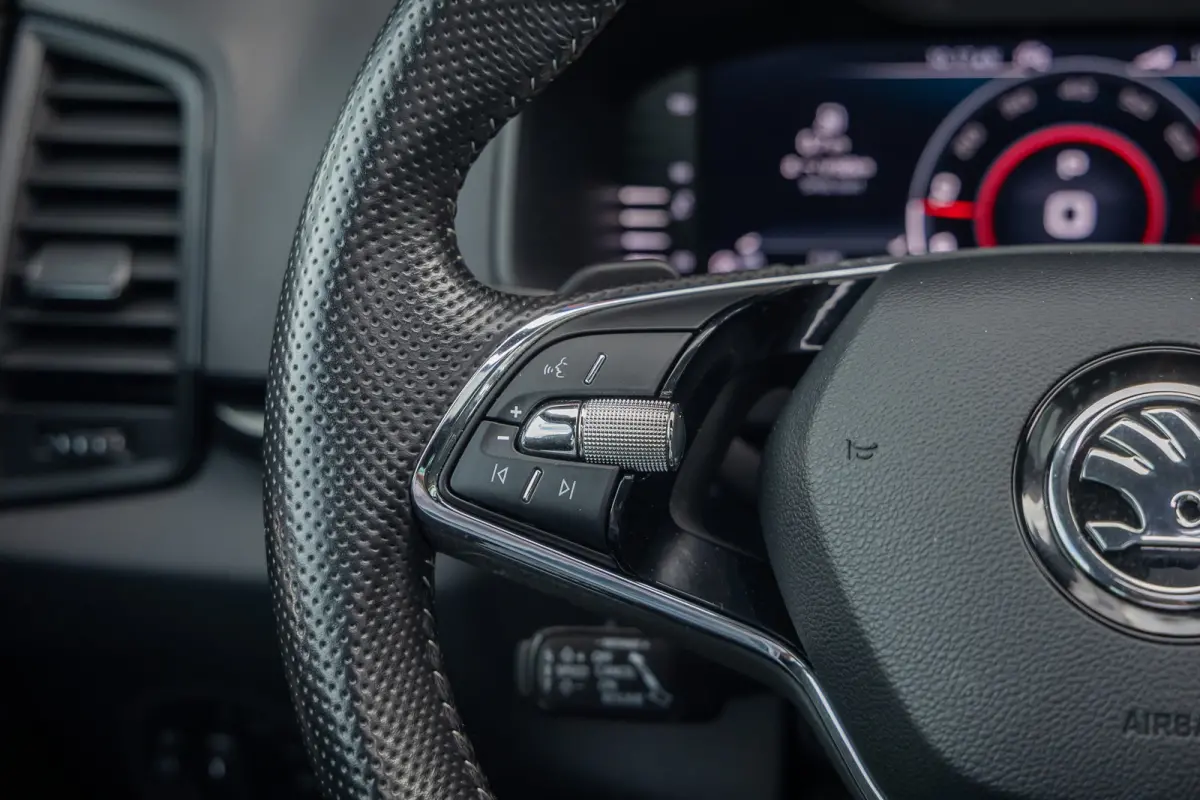 1.5 TSI ACT Sportline Business | Trekhaak (weg-klap) | Pano-dak | 360 camera | Adap.cruise | Premium audio | Stoel+stuur verwarming | Digitaal dashboard | 360 Camera  | Apple Carplay/Android