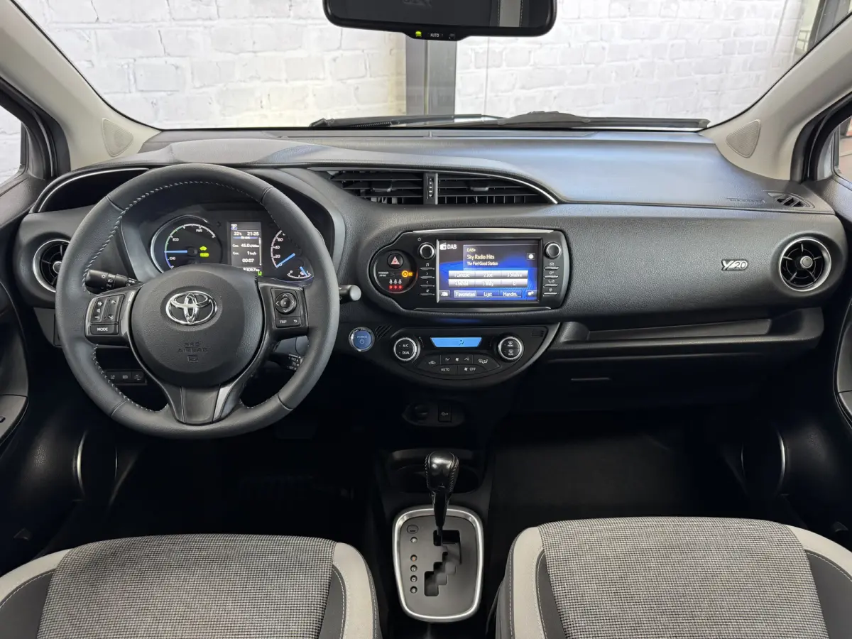 1.5 Hybrid Y20 Keyless Navi Automaat