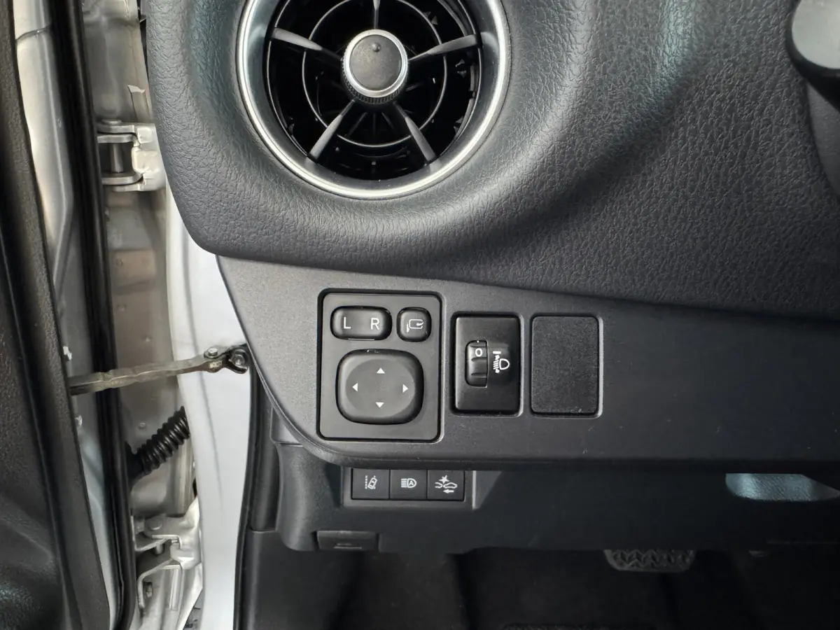 1.5 Hybrid Y20 Keyless Navi Automaat