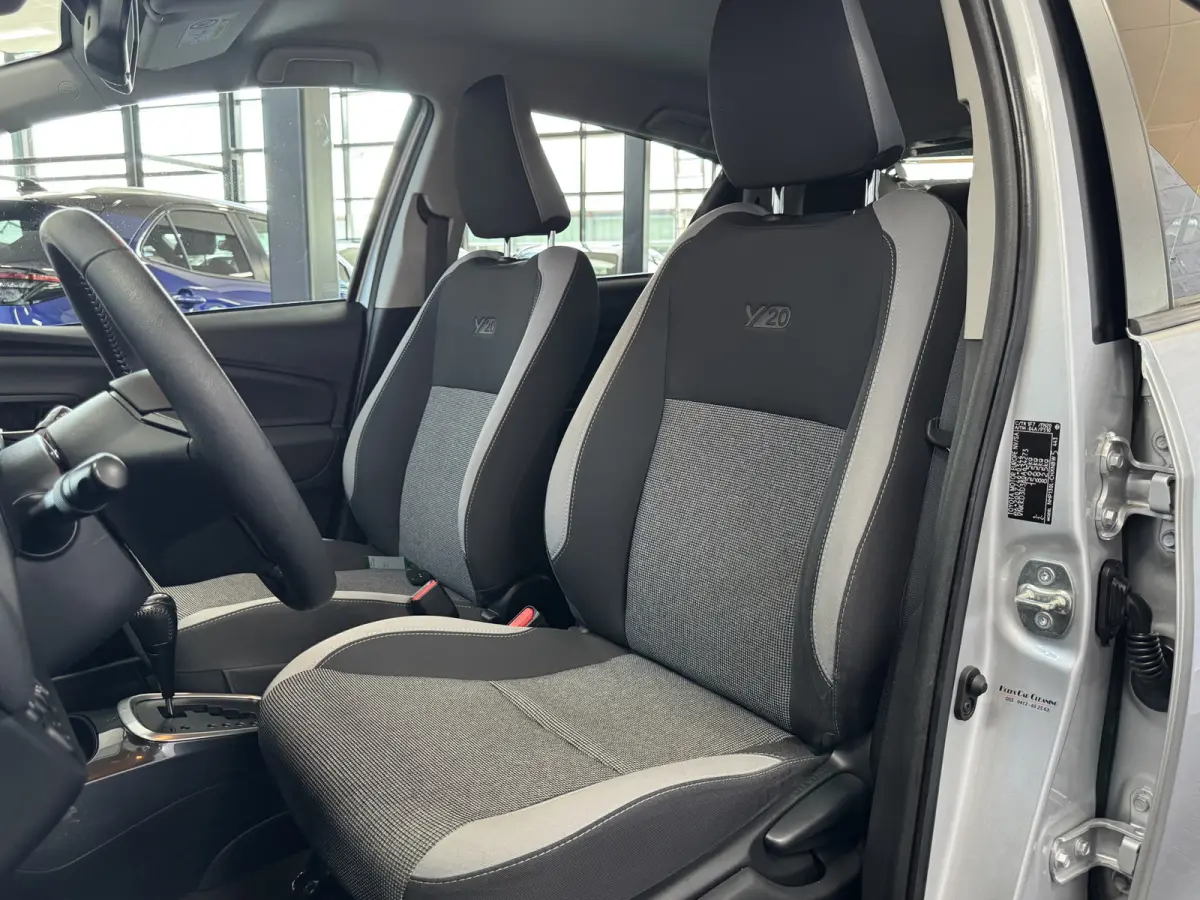 1.5 Hybrid Y20 Keyless Navi Automaat