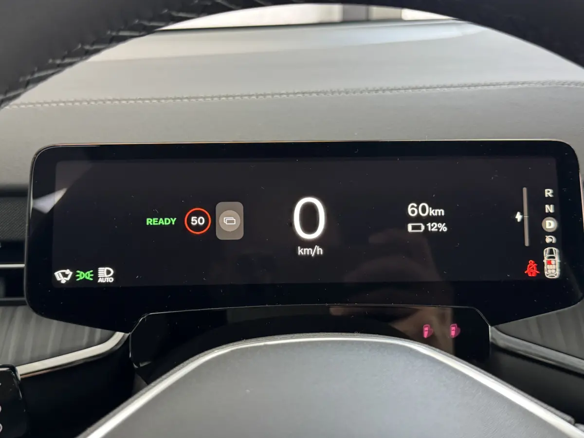 Single Motor Core 7p 104 kWh Pano ACC