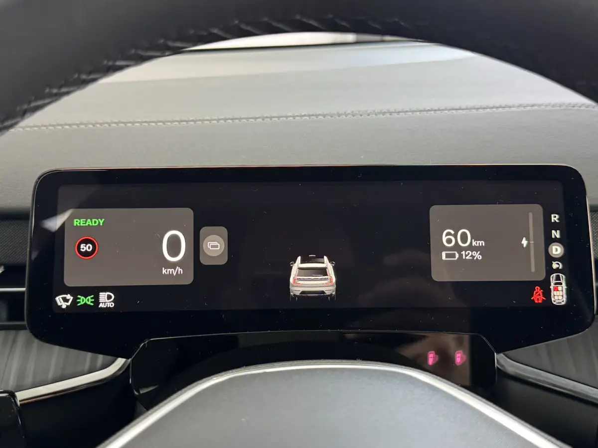 Single Motor Core 7p 104 kWh Pano ACC