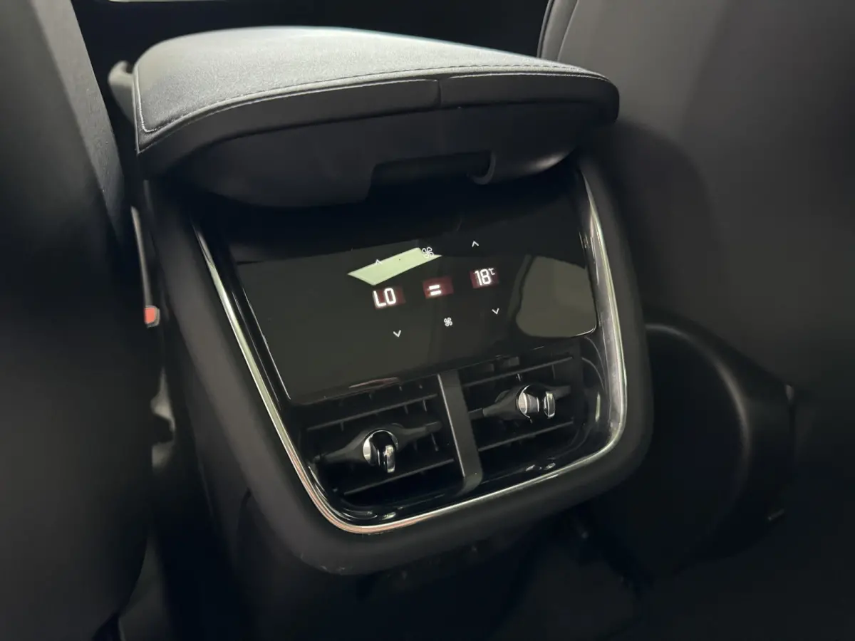 Single Motor Core 7p 104 kWh Pano ACC