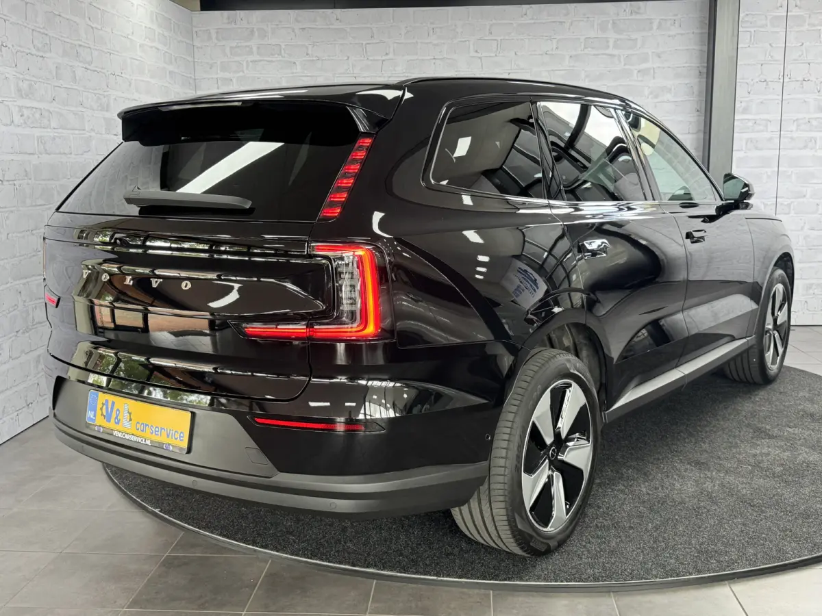 Single Motor Core 7p 104 kWh Pano ACC