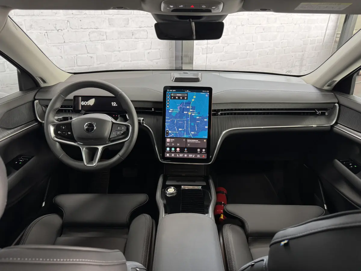 Single Motor Core 7p 104 kWh Pano ACC