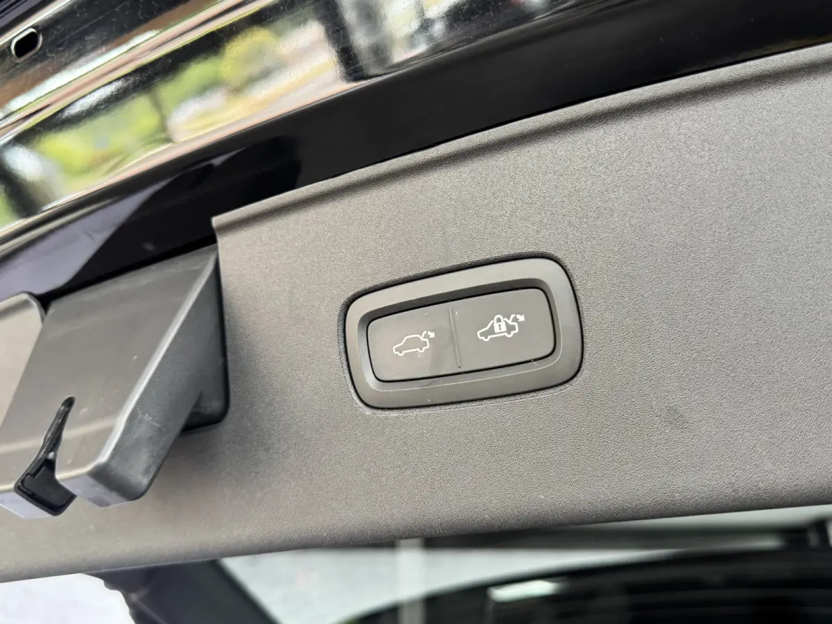 Single Motor Core 7p 104 kWh Pano ACC