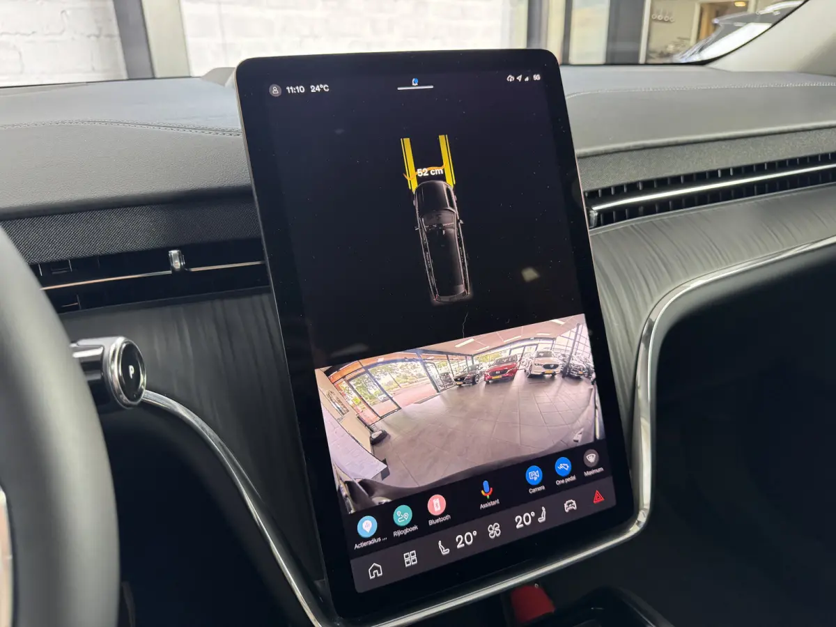 Single Motor Core 7p 104 kWh Pano ACC