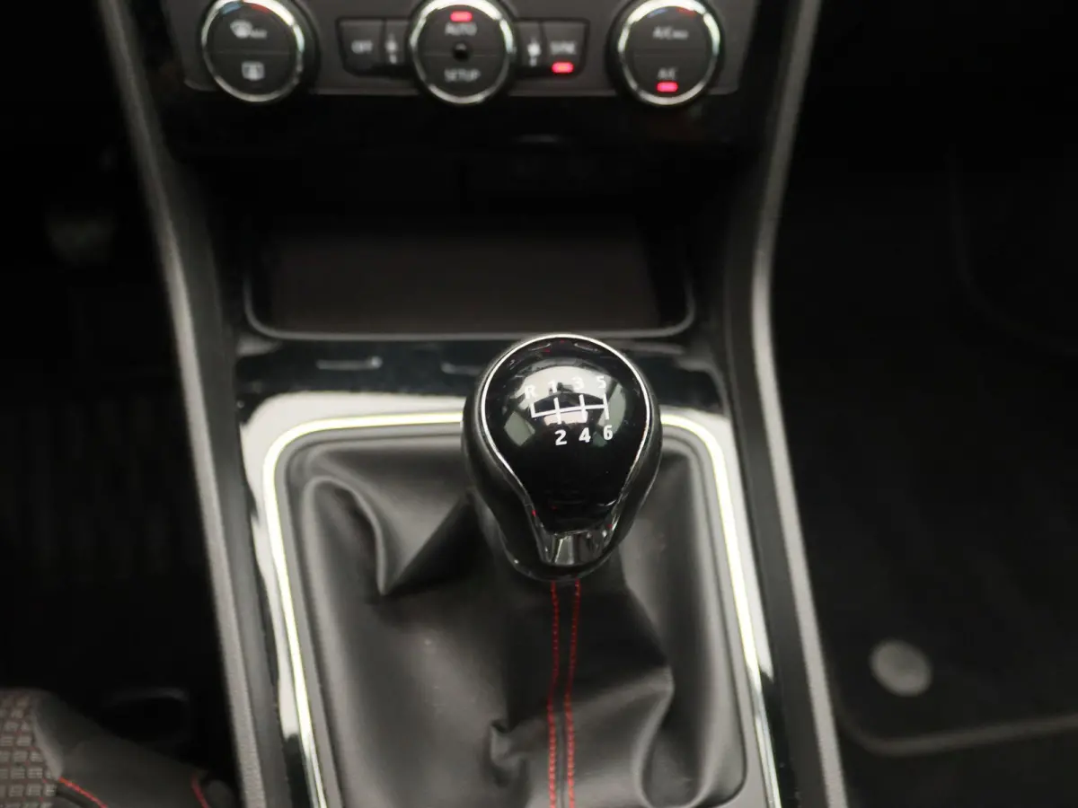 1.5 TSI FR Business Intense | Schuif/kantel dak | Camera | Navigatie |