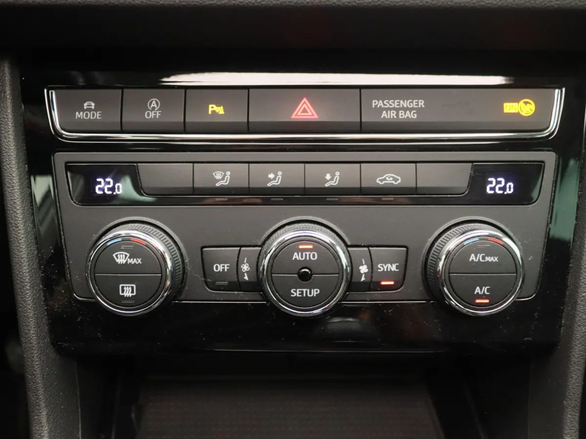 1.5 TSI FR Business Intense | Schuif/kantel dak | Camera | Navigatie |