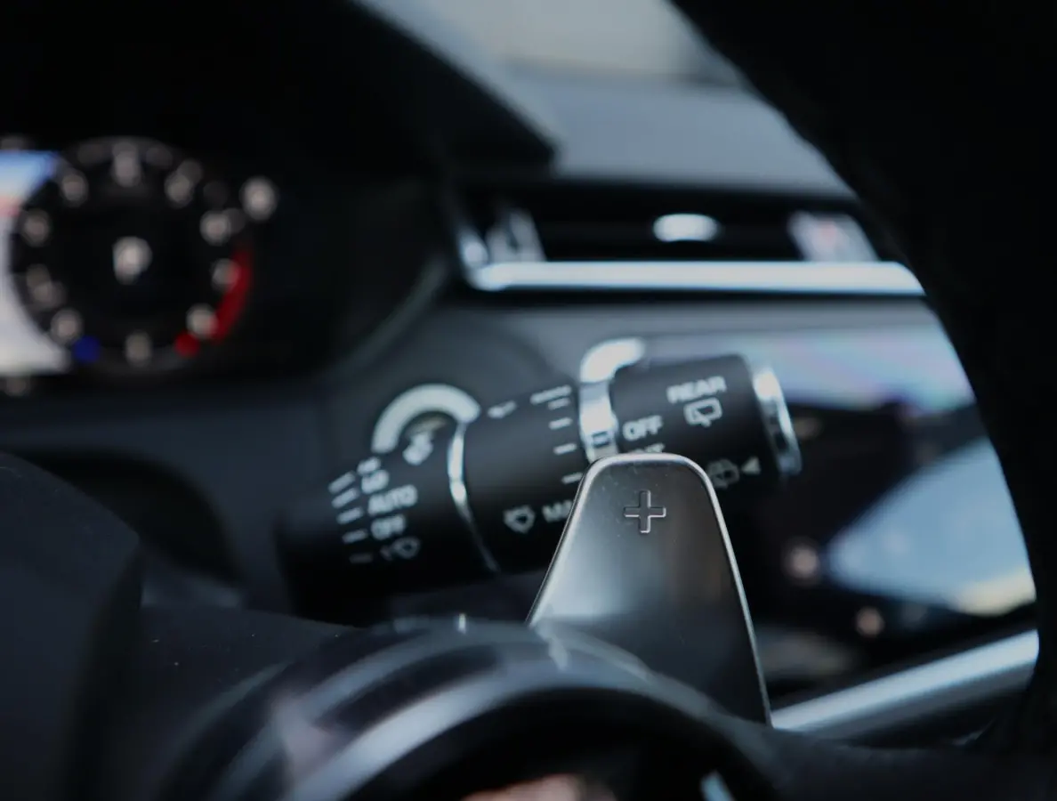 2.0 P250 Turbo AWD R-Dynamic SE | Pano | Trekhaak | Leer | Voorruitverwarming