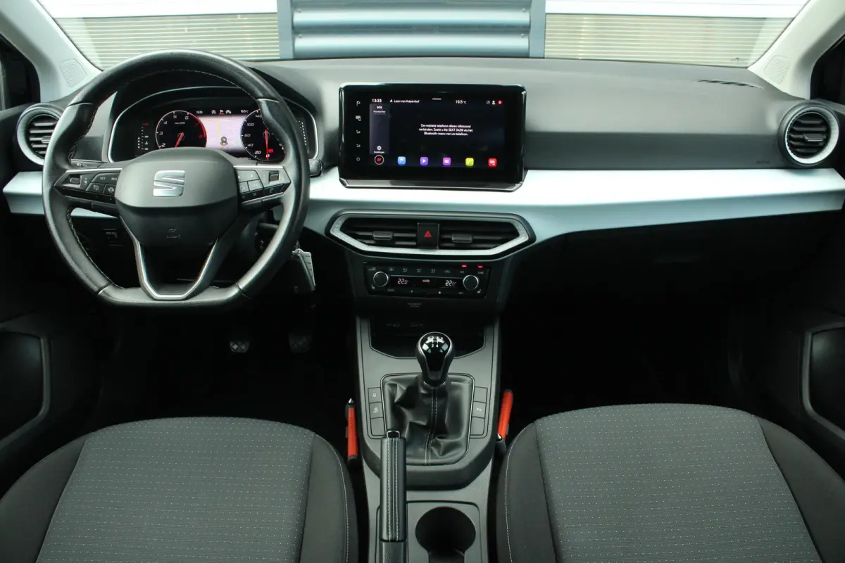 1.0 EcoTSI 95pk Style Business Connect | Navigatie | Apple CarPlay/ Android Auto | Stoelverwarming | Digitaal Cockpit | Cruise Control | Parkeersensoren Voor/ Achter