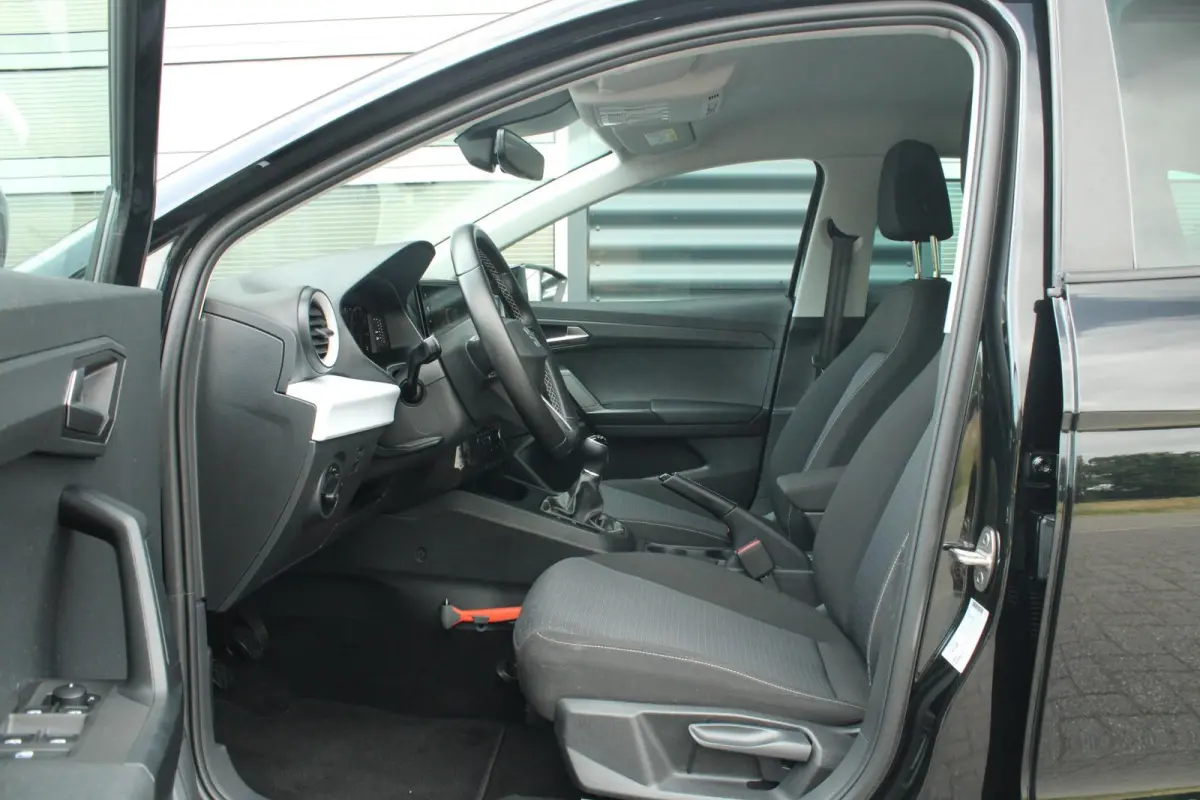 1.0 EcoTSI 95pk Style Business Connect | Navigatie | Apple CarPlay/ Android Auto | Stoelverwarming | Digitaal Cockpit | Cruise Control | Parkeersensoren Voor/ Achter