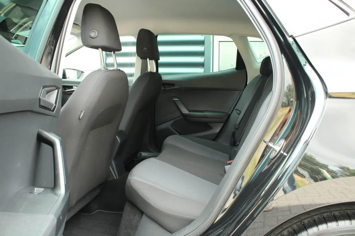 1.0 EcoTSI 95pk Style Business Connect | Navigatie | Apple CarPlay/ Android Auto | Stoelverwarming | Digitaal Cockpit | Cruise Control | Parkeersensoren Voor/ Achter