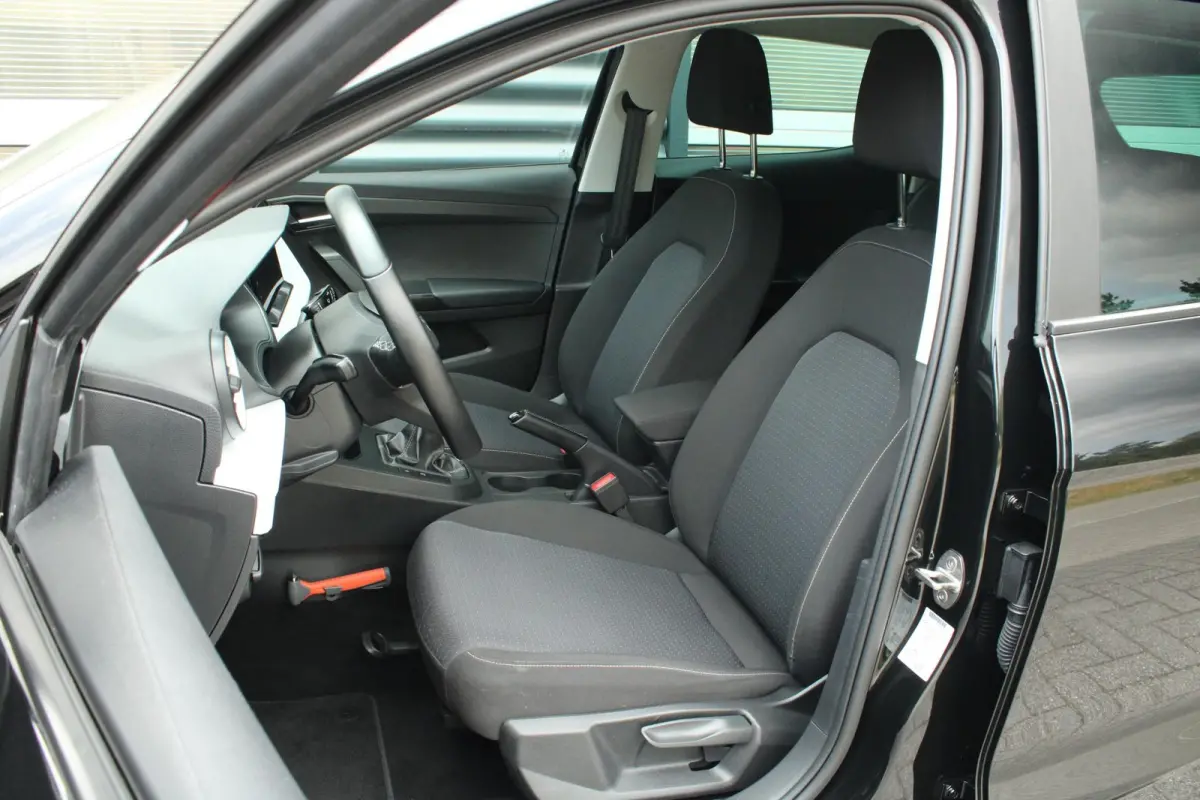 1.0 EcoTSI 95pk Style Business Connect | Navigatie | Apple CarPlay/ Android Auto | Stoelverwarming | Digitaal Cockpit | Cruise Control | Parkeersensoren Voor/ Achter