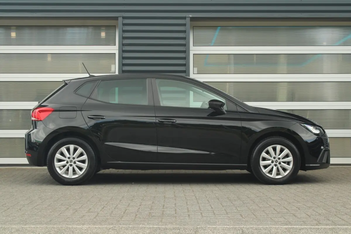 1.0 EcoTSI 95pk Style Business Connect | Navigatie | Apple CarPlay/ Android Auto | Stoelverwarming | Digitaal Cockpit | Cruise Control | Parkeersensoren Voor/ Achter