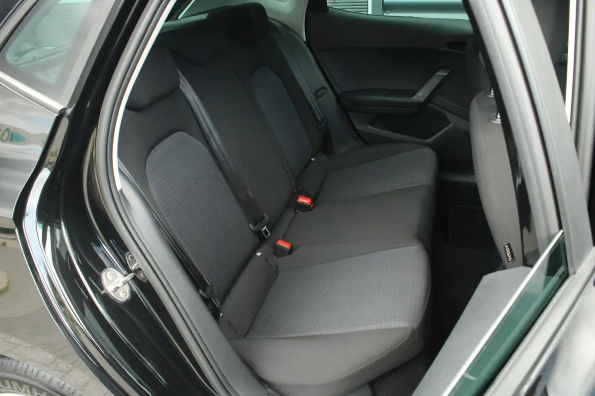 1.0 EcoTSI 95pk Style Business Connect | Navigatie | Apple CarPlay/ Android Auto | Stoelverwarming | Digitaal Cockpit | Cruise Control | Parkeersensoren Voor/ Achter