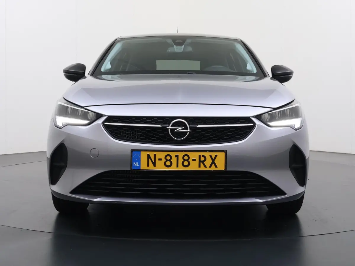 100pk Edition | 1ste eigenaar | Camera | Stoelverwarming | ZWART dak | LED lampen | AppleCarPlay/Android