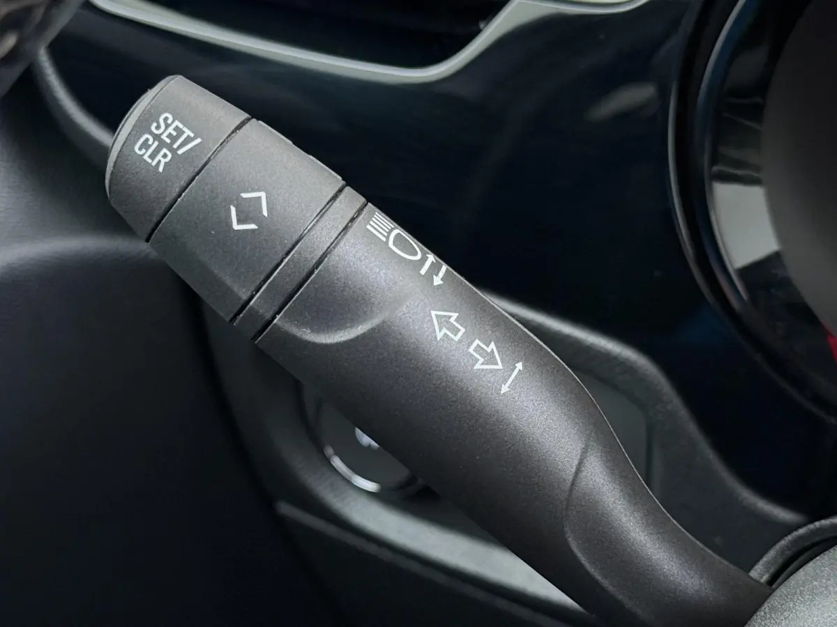 100pk Edition | 1ste eigenaar | Camera | Stoelverwarming | ZWART dak | LED lampen | AppleCarPlay/Android