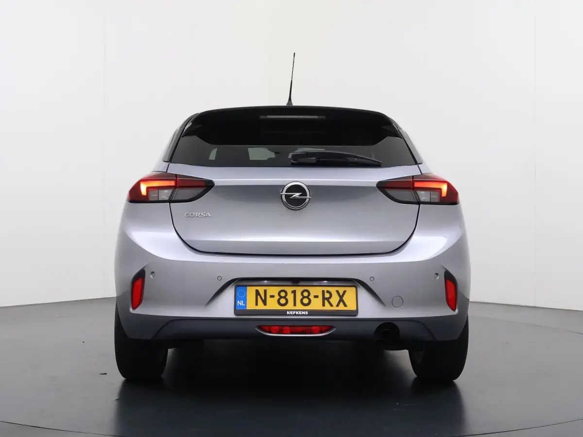 100pk Edition | 1ste eigenaar | Camera | Stoelverwarming | ZWART dak | LED lampen | AppleCarPlay/Android