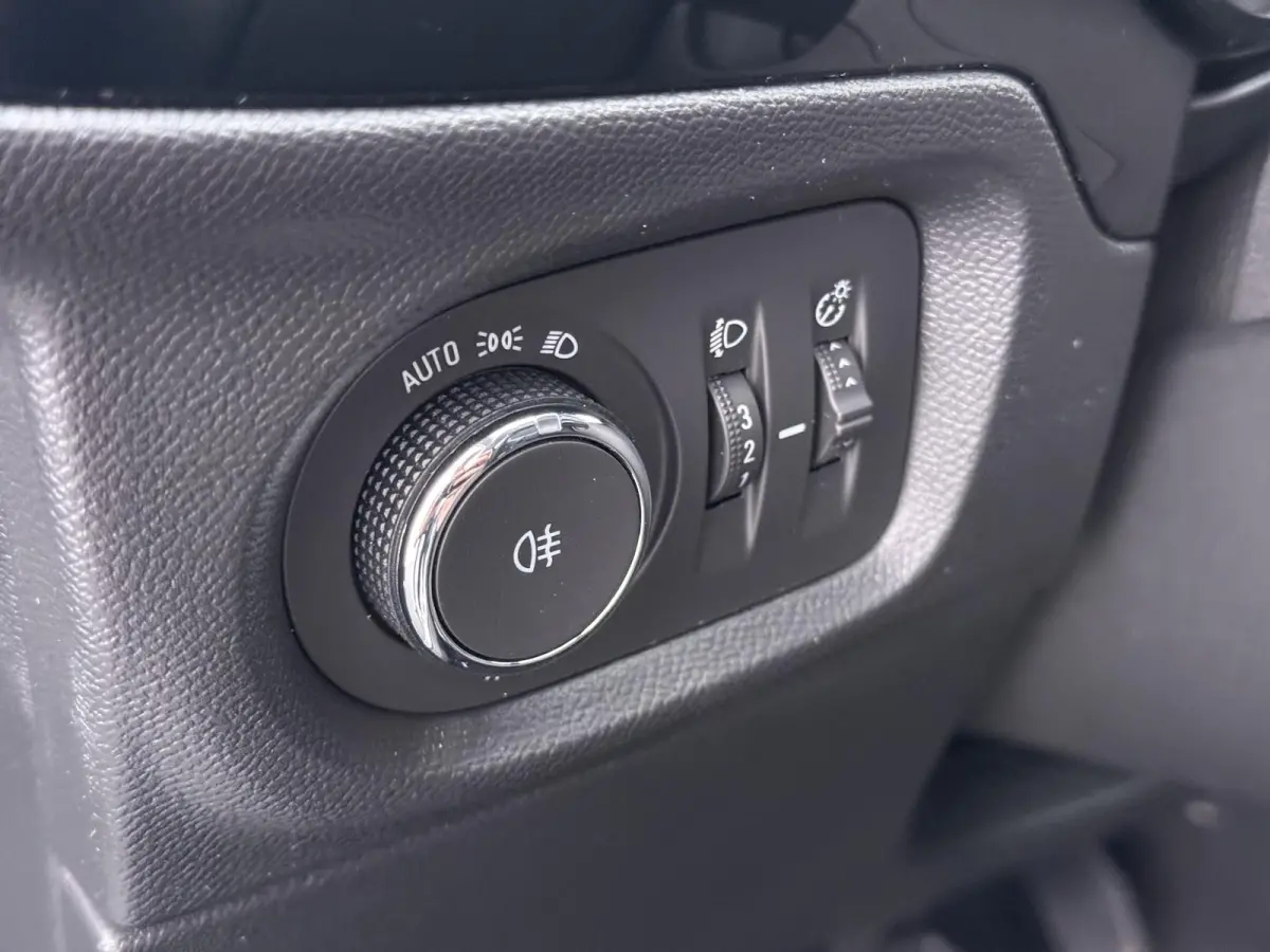 100pk Edition | 1ste eigenaar | Camera | Stoelverwarming | ZWART dak | LED lampen | AppleCarPlay/Android