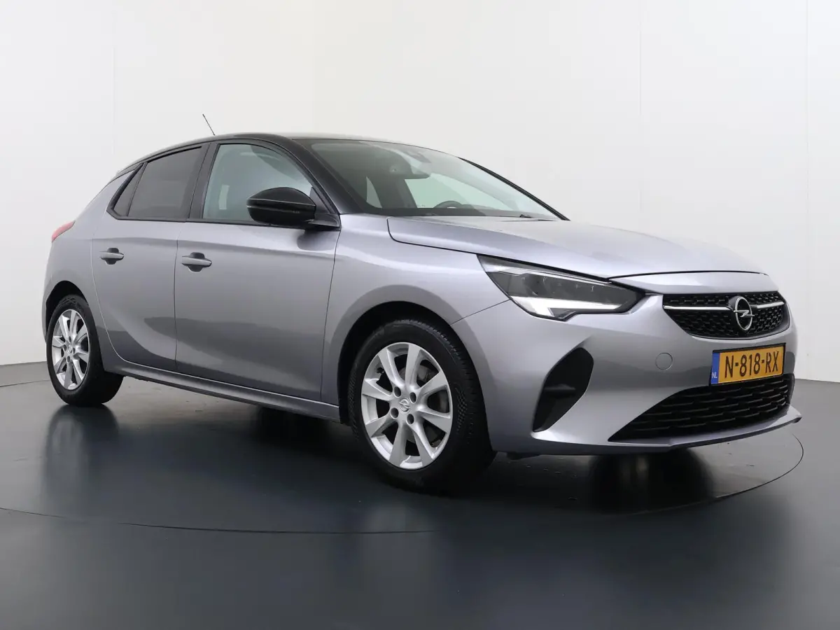 100pk Edition | 1ste eigenaar | Camera | Stoelverwarming | ZWART dak | LED lampen | AppleCarPlay/Android