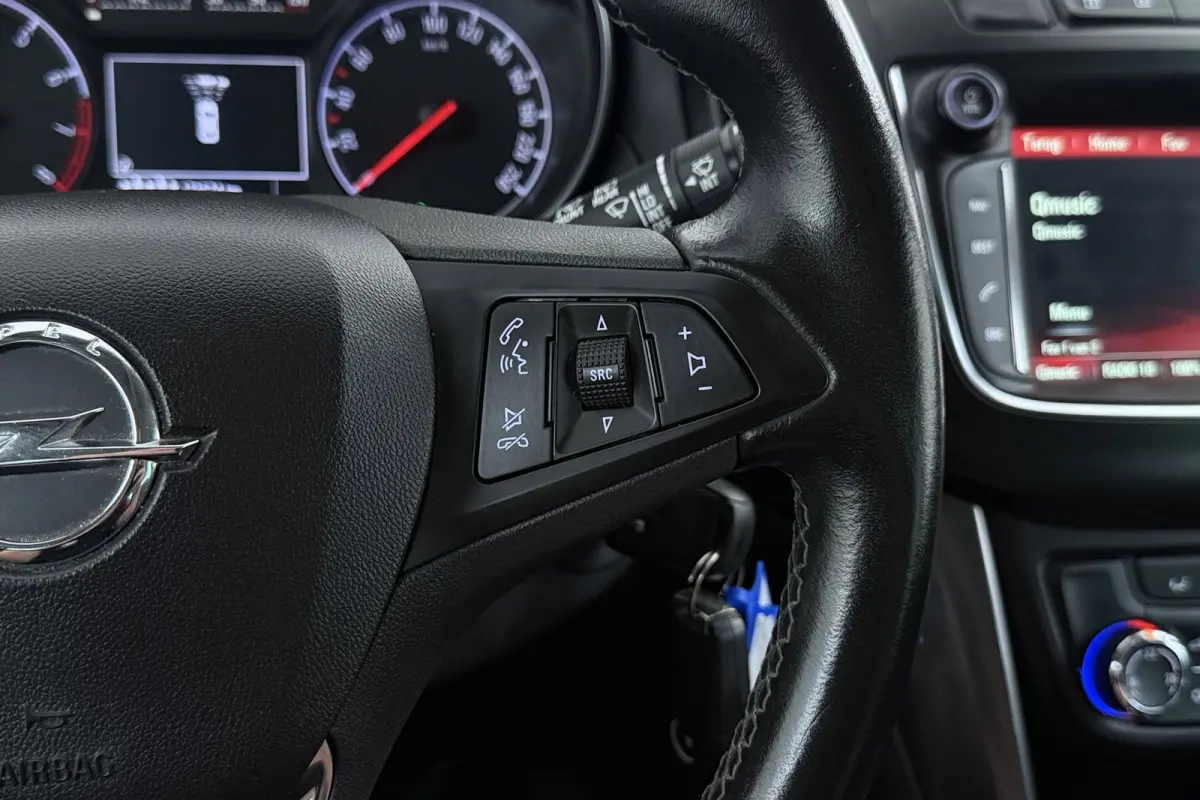 1.4 Turbo Innovation 7p. | Trekhaak | Volledig Ond. | Climate Control | Camera | Navigatie | Cruise Control |