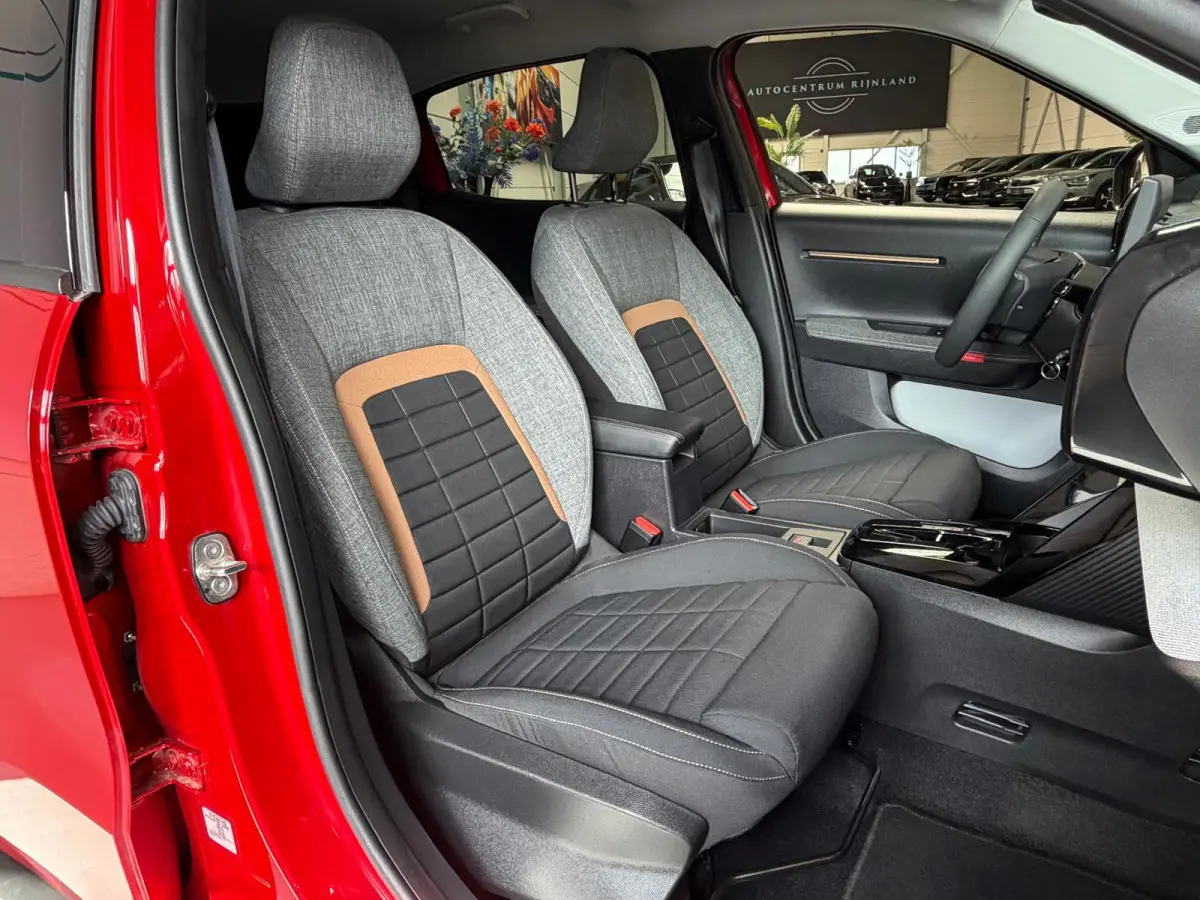1.2 Hybrid 145pk Plus Automaat, camera, Carplay